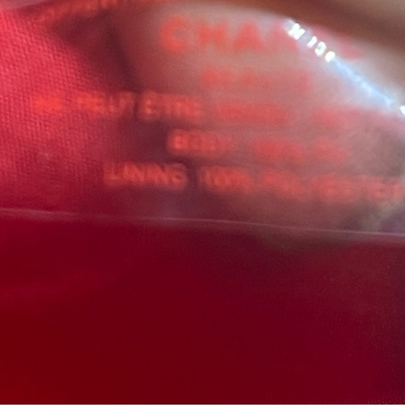 Chanel Patent leather makeup bag with box.  Includes Chanel gift box & ribbon.❤️ - Picture 5 of 9